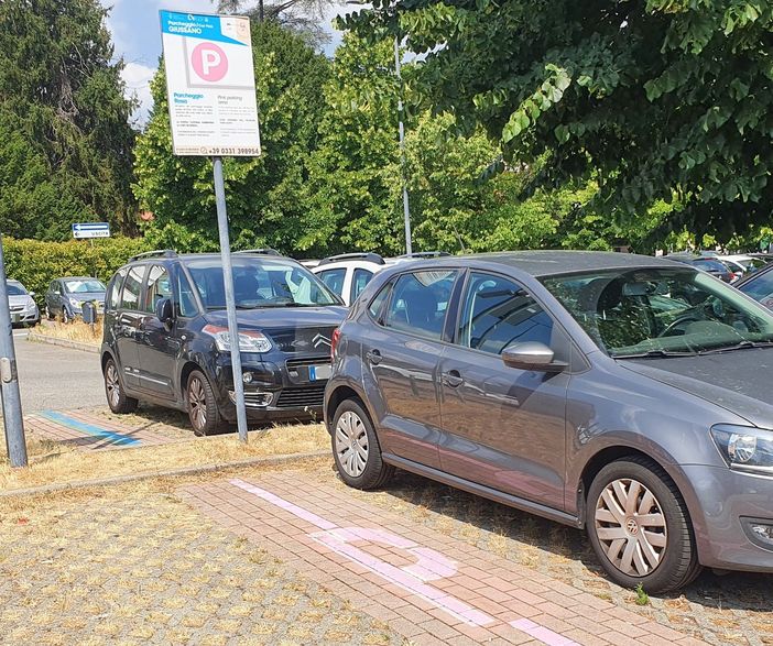 A Busto 30 nuovi parcheggi rosa per donne incinte e genitori di bambini piccoli A Busto 30 nuovi parcheggi rosa per donne incinte e genitori di bambini piccoli