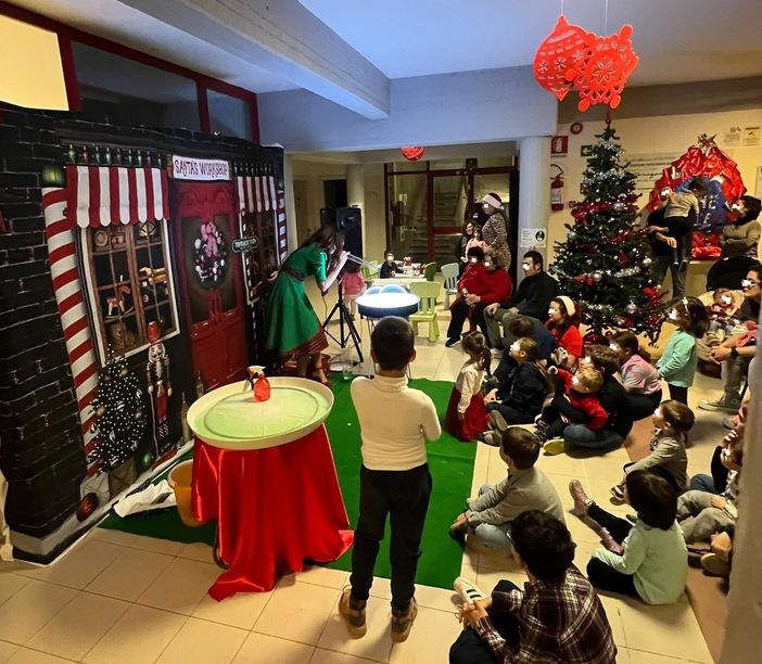 Tanti auguri all’Aias: è tornata la festa di Natale