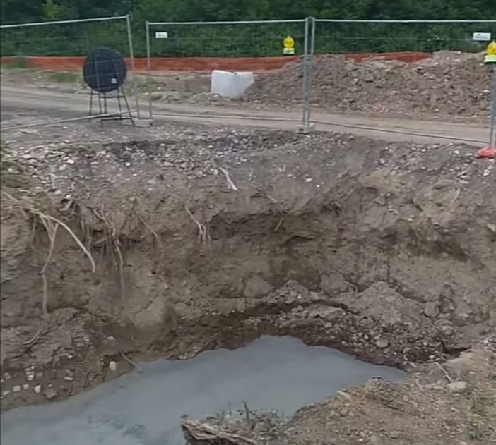 VIDEO. «Cemento versato nella palude Stoppada», la denuncia del comitato "Varese ama via Selene" VIDEO. «Cemento versato nella palude Stoppada», la denuncia del comitato "Varese ama via Selene"