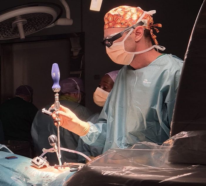 Neurochirurgia d’avanguardia a Legnano: prime artrodesi lombari con realtà aumentata