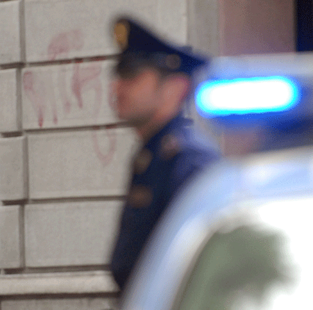 Spacciatore “a domicilio” inseguito e denunciato