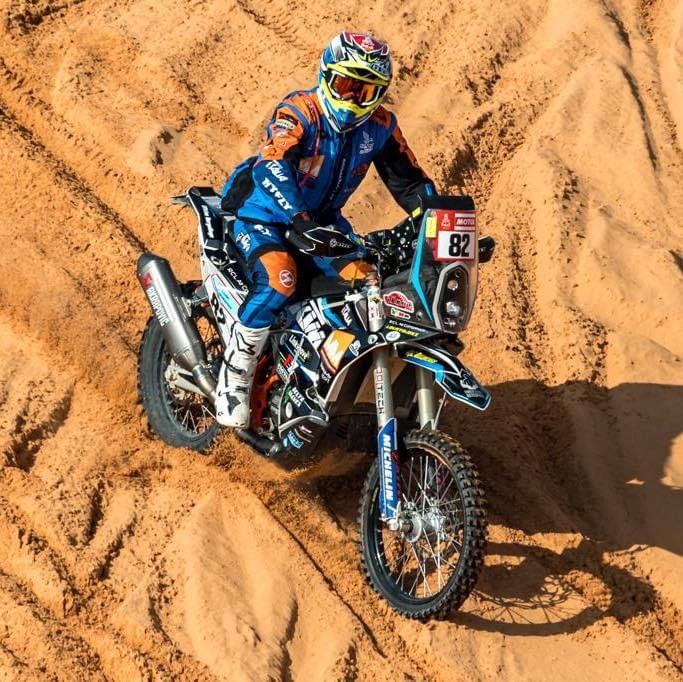 Giovanni Stigliano nel deserto saudita (foto tratte da facebook, JBRally Asd)