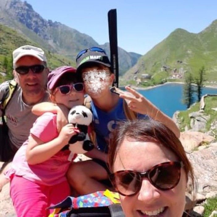 Laura, la bimba di 5 anni vittima dell'incidente, con la sua famiglia Laura, la bimba di 5 anni vittima dell'incidente, con la sua famiglia