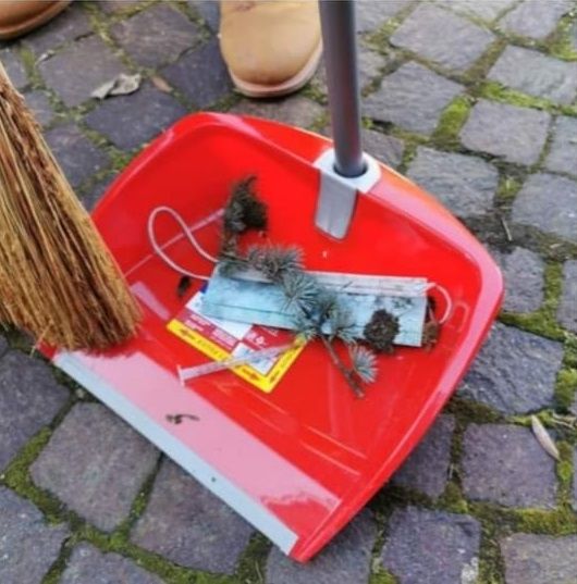 «Basta mascherine e rifiuti a terra, Samarate non si merita questa inciviltà»