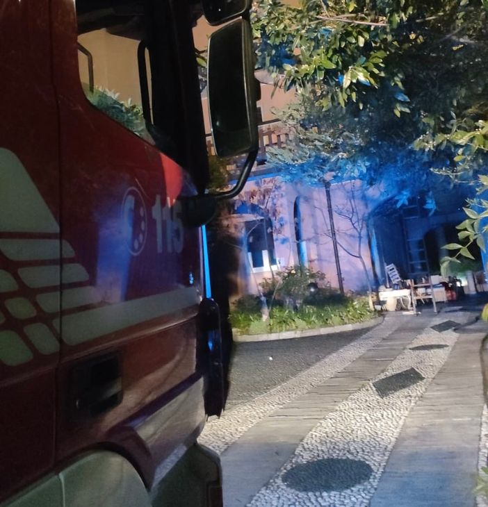 Appartamento in fiamme a Varese, soccorsa una donna Appartamento in fiamme a Varese, soccorsa una donna