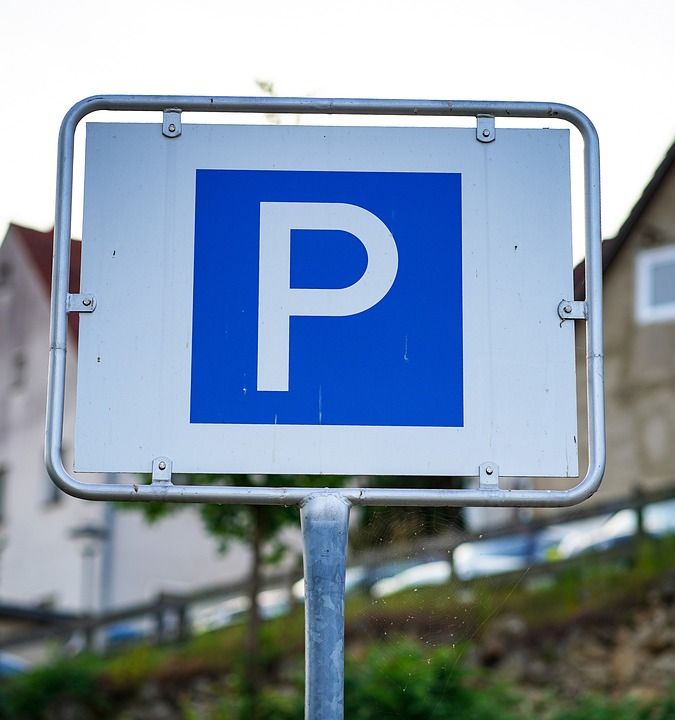 Esteso l’orario del parcheggio di via Cairoli dopo il crollo alla stazione