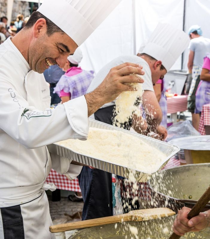 Risottata solidale: lo chef Sergio Barzetti cucina per la Casa della Carità di Varese