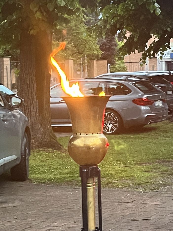 Anche un panettone accende la fiaccola a Sacconago