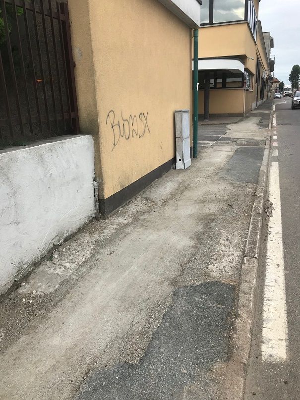 Marciapiede via Novara Marciapiede via Novara