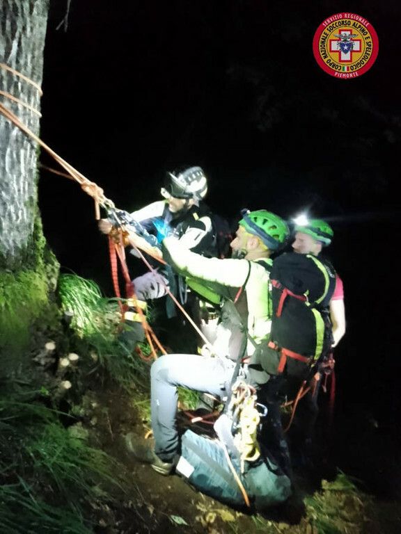 Due giovani arrampicatori bloccati sul Mottarone: intervento del Soccorso Alpino e elicottero in volo da Torino