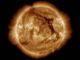 La Terra colpita da una forte tempesta solare: possibili effetti su satelliti e comunicazioni