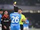 Olivera abbatte Smolcic, arbitro assegna rigore. Conte chiede un rosso: caos in Napoli-Como Olivera abbatte Smolcic, arbitro assegna rigore. Conte chiede un rosso: caos in Napoli-Como