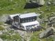 Il Rifugio Zamboni Zappa, a 2.070 metri in alta Valle Anzasca, sotto la parete est del Monte Rosa: raggiunto dall'amata Macugnaga anche da molti turisti della nostra provincia