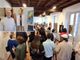L'inaugurazione della mostra, nel riquadro Ferdinando Pagani accanto al suo autoritratto