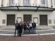 Le minoranze hanno presentato la mozione davanti al Teatro Condominio Vittorio Gassman