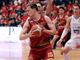 Arsenije Stepanovic con la maglia celebrativa dei 60 anni della società (foto legnanobasket)
