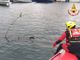 L'intervento in acqua dei vigili del fuoco sul lago Maggiore