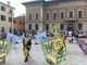 FOTO E VIDEO. BA Estate affolla il centro, con gli Sbandieratori di Asti e i mercatini