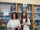 La vicesindaco Manuela Maffioli e la direttrice della biblioteca Claudia Giussani. In fondo le immagini delle due sale.