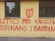 FOTO. Atto vandalico no vax alla sede Pd: «Una violenza a tutta la comunità»