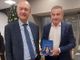 Mauro Ghisellini, direttore di Acof, con il ministro Giuseppe Valditara, al quale ha consegnato il libro “Volere è Potere”