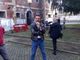Daniele Bossari di fronte alle ex carceri di Busto