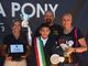 Coppa, coccarda e fascione per Lorenzo Landoni e il suo pony