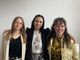 Nella foto di gruppo, da sinistra: Sofia Barni, Silvia D’errico (docente) ed Elisa Hilalh. Sotto, le due studentesse al lavoro per l’elaborazione dei progetti