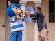 La mascotte saluta Ricky Colombo e tutti i protagonisti e i fans nelle foto di Marco Giussani