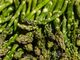 Gli asparagi sono gustosi e fanno anche bene all'apparato digerente