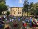 Una biblioteca ambulante che va nelle scuole, aperta ad accogliere bimbi e ragazzi