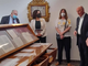 Il professor Bertolli illustra la mostra - foto per cortesia della vicesindaco Maffioli
