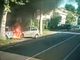 Auto in fiamme, il conducente accosta e dà l'allarme