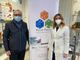 L'assessore Osvaldo Attolini e la dottoressa Claudia Scandroglio alla Farmacia del Corso
