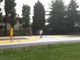 Il nuovo campo e, nel video e nelle foto in fondo all'articolo, l'inaugurazione, don Giovanni Calastri e la scultura dedicata a Kobe Bryant