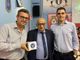 Il sindaco Cassani con l'arbitro di serie A, Simone Sozza, e il presidente locale di Aia, Vincenzo Tropea (Foto Aia-Figc)