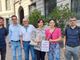 I consiglieri comunali del centrosinistra gallaratese davanti a Palazzo Borghi