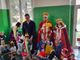 I bambini della Ponti con il sindaco e i sovrani del carnevale gallaratese
