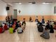 L'incontro con gli alunni della Primaria. Sotto, l'installazione della Secondaria