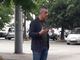 Il sindaco di Cassano, Poliseno, a inizio estate, impegnato a illustrare Controllo del vicinato e sorveglianza sui cattivi odori