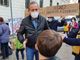 Busto, in piazza contro la dad. I bambini al sindaco: «Perché la scuola è chiusa e tanti negozi aperti?»