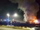 FOTO e VIDEO. Autobus divorato dalle fiamme sull'Autolaghi: soccorsi in azione e A8 chiusa in direzione Varese