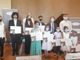 Sabrina Dente (sulla sinistra, organizzatrice del concorso) con i premiati del Concorso Nazionale “Villa Oliva” e membri della giuria