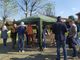 Olgiate: una merenda al parco per scambiarsi gli auguri di Pasqua e ribadire il no all’antenna di via Goito