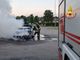 Auto in fiamme all'alba a Gorla Maggiore, il conducente si mette in salvo in tempo