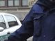 Fermato per un controllo al furgone aggredisce due agenti: denunciato
