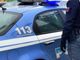 Trovato su un'auto rubata con un taser, si scaglia contro i poliziotti: ora è nei guai