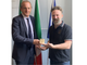 La foto del sindaco Antonelli con Fabio Longhin, rappresentante dei pasticceri con il timbro BB