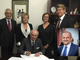 La foto scattata nel giorno della firma della costituzione della Fondazione che porta il nome di Giuseppe Merlini (al centro). Nel riquadro, Guido Gregori