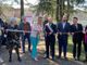FOTO E VIDEO. Inaugurata a Fagnano la piazzetta dei diritti. Quattro panchine per dire che «siamo tutti uguali»